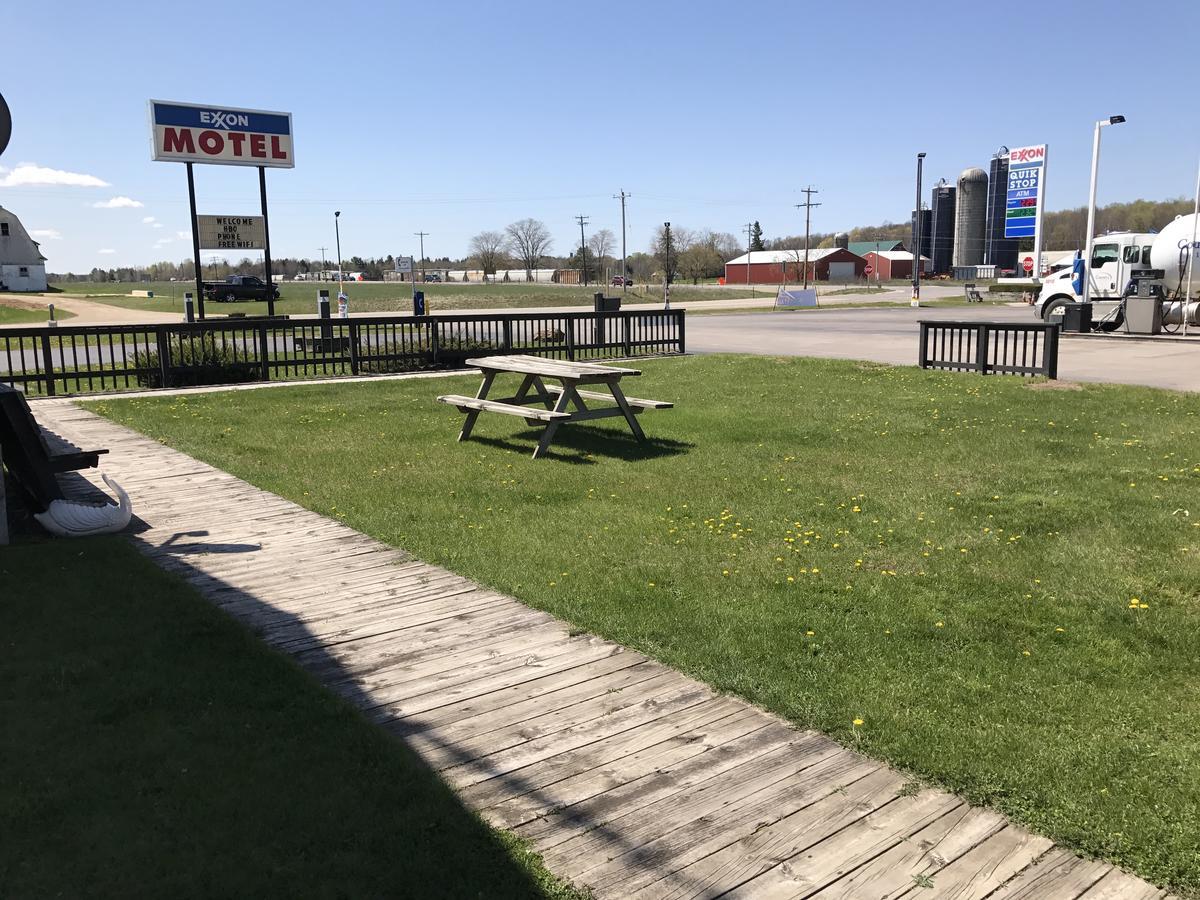 Exxon Quik Stop & Motel Wausaukee Kültér fotó